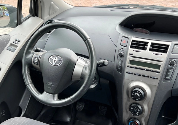 Toyota Yaris cena 15500 przebieg: 126000, rok produkcji 2009 z Pobiedziska małe 497